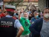 Miembros de Stop Desahucios, en la Plaza Antonio Machado, Badalona, Barcelona, Catalunya (Espa&ntilde;a), a 17 de septiembre de 2020.