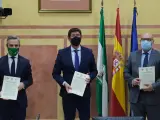 Firma del acuerdo presupuestario entre el PP-A, Cs y Vox en Andaluc&iacute;a.