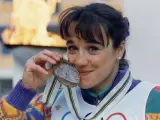Blanca Fern&aacute;ndez Ochoa besa la medalla de bronce ol&iacute;mpica en Albertville'92&acute;.