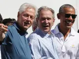 Los expresidentes de EE UU Bill Clinton, George W. Bush y Barack Obama, en Nueva Jersey, el 28 de septiembre de 2017.