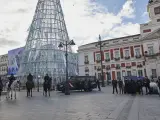 Varios agentes de la Policía Nacional durante la presentación de la Jefatura Superior de Policía de un dispositivo especial de seguridad en el marco de la 'Operación Navidad' en la Puerta del Sol, Madrid (España).
