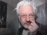 El fundador de WikiLeaks, Julian Assange, al que acusan en Estados Unidos de varios delitos de espionaje y para el que le piden 175 años de prisión, acumula ya varios años en búsqueda por parte del país norteamericano. Se había solicitado una orden de extradición a Reino Unido, donde está detenido actualmente, para juzgarlo en Estados Unidos, pero la jueza británica encargada ha anunciado que no aprueba la solicitud.