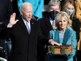 Joe Biden jura ante la biblia su toma de posesi&oacute;n como 46&ordm; presidente de los Estados Unidos