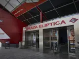 Estación de metro de Plaza Elíptica en Madrid (España), a 25 de noviembre de 2020. Plaza Elíptica se convertirá en Zona de Bajas Emisiones (ZBE) en 2021 llevando aparejada la restricción de la circulación a los vehículos sin etiquet