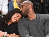 Kobe Bryant y su hija Gianna durante un partido de la NBA.