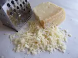 Rallar el queso en casa te resultará mucho más barata y además evitarás los conservantes que se hayan podido incluir en el envase.