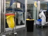 El personal de limpieza mantiene la UCI en condiciones &oacute;ptimas de higiene tanto para los pacientes como para los sanitarios.