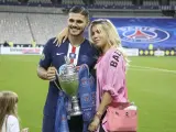 Mauro Icardi y Wanda Nara celebran un título del PSG