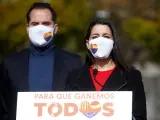 In&eacute;s Arrimadas junto Ignacio Aguado, durante la rueda de prensa que han ofrecido este martes en L'Hospitalet.