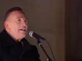 Bruce Springsteen, durante su actuación en el Lincoln Memorial de Washington, en la gala tras la investidura de Joe Biden como presidente de EE UU.