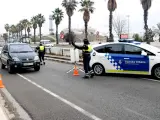 Control de movilidad de la Guardia Urbana en la Ronda Litoral de Barcelona.