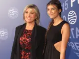 La presentadora Julia Otero y su hija Candela, en los Premio Planeta 2015.