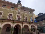 Archivo - Fachada del Ayuntamiento de Langreo.