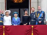 De izquierda a derecha, el príncipe Carlos; el príncipe Andrés; la duquesa de Cornualles, Camilla; la reina Isabel II; la duquesa de Sussex, Meghan; el príncipe Enrique (Harry); el príncipe Guillermo (William); y la duquesa de Cambridge, Kate, en Londres, en 2018.