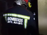 Los Bomberos Del Speis Intervienen En Un Incendio En Vivienda Anoche Con Una Herida Por Inhalación De Humo En Alicante