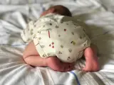 Archivo - Bebé recién nacido