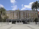 Archivo - Fachada del Hospital Universitario Virgen del Rocío