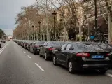 Concentración de vehículos de alquiler con conductor (VTC) en la avenida Diagonal de Barcelona tras el anuncio del decreto de la Generalitat, el 29 de enero de 2019.
