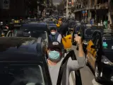 Manifestaci&oacute;n de taxistas contra el regreso de Uber a Barcelona.