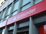 Imagen de archivo de una sucursal del banco Santander.