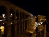 Las luces del Acueducto de Segovia, apagadas este sábado.