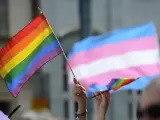Archivo - Bandera gay contra homofobia diversidad sexual