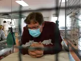 Isidre, paciente de la primera ola, durante su rehabilitaci&oacute;n por las secuelas post-Covid en el Hospital de l'Esperan&ccedil;a de Barcelona.