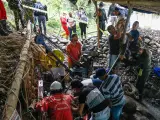 Trabajos de rescate tras el derrumbe en una mina de oro en el municipio colombiano de Neira.