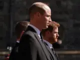 Los pr&iacute;ncipes Guillermo y Harry en el funeral del duque de Edimburgo, en abril de 2020.