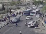 Más de 200 palestinos resultaron heridos este lunes en fuertes choques con la Policía israelí en la Explanada de las Mezquitas, donde está la de Al Aqsa, en Jerusalén Este ocupado, tras días de disturbios en la urbe, que este lunes marca otra jornada de tensión por la conmemoración israelí del Día de Jerusalén.