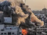La torre de 14 de plantas Al Shuruq, en Gaza, derribada por bombardeos israel&iacute;es.