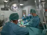El robot Mazor X durante una intervención quirúrgica.