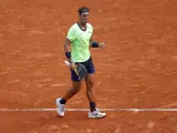 Rafa Nadal celebra un punto en cuartos de final de Roland Garros.