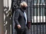 El primer ministro británico Boris Johnson, saliendo de Downing Street.