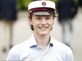 Félix de Dinamarca celebrando su graduación del instituto.