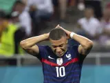 Kylian Mbappé se lamenta tras fallar el penalti que eliminó a Francia.