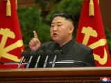 El líder de Corea del Norte, Kim Jong-un, durante una reunión del politburó del partido único norcoreano.