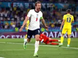 Harry Kane celebra su gol contra Ucrania
