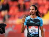 Mo Katir celebra su récord de los 3.000 metros.