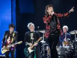 Mick Jagger, Charlie Watts, Ron Wood y Ketih Richards, componentes de los Rolling Stones, actúan en París en 2017.