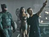 Ben Affleck, Gal Gadot y Zack Snyder en el rodaje de 'Liga de la Justicia'