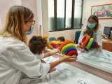 Una pediatra del Virgen Macarena colabora en la Estrategia andaluza de atención a la salud de niños y jóvenes