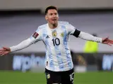 Lionel Messi celebra uno de sus goles en el partido de clasificación para el Mundial de Catar 2022 entre Argentina y Bolivia, en el estadio Monumental de Núñez, en Buenos Aires.