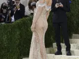 Kendall Jenner, con un vestido transparente y brillantes, en la Gala MET 2021.
