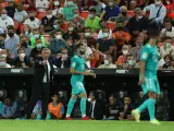 Carlo Ancelotti, dando instrucciones en el Valencia - Real Madrid