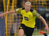 Erling Haaland celebra un gol con el Borussia Dortmund