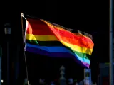 Bandera LGTBI ondeará de forma permanente en la plaza Pedro Zerolo, que tendrá monumento a víctimas del colectivo