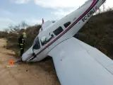 Imagen de la avioneta en la que viajaban dos reporteros de Telemadrid tras el accidente.