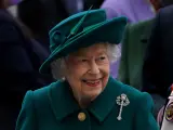 La reina Isabel II llegando a la inauguración del Parlamento escocés.