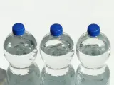 Varias botellas de plástico en una imagen de archivo.